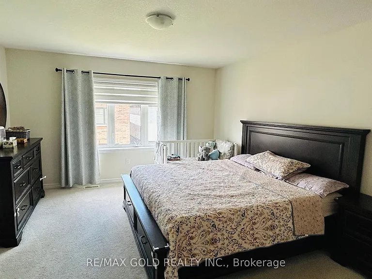 28 Amos Ave — Photo 5