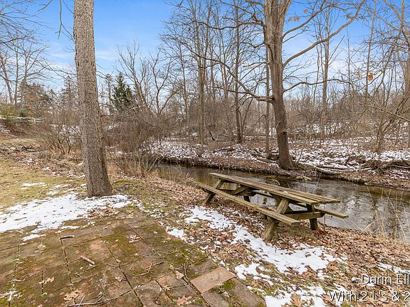 4th image of 7086 Peck Lake Rd