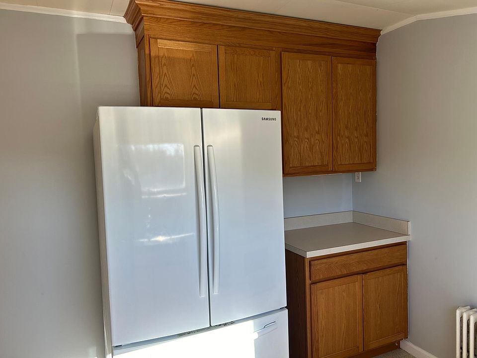 Kitchen (alt view)