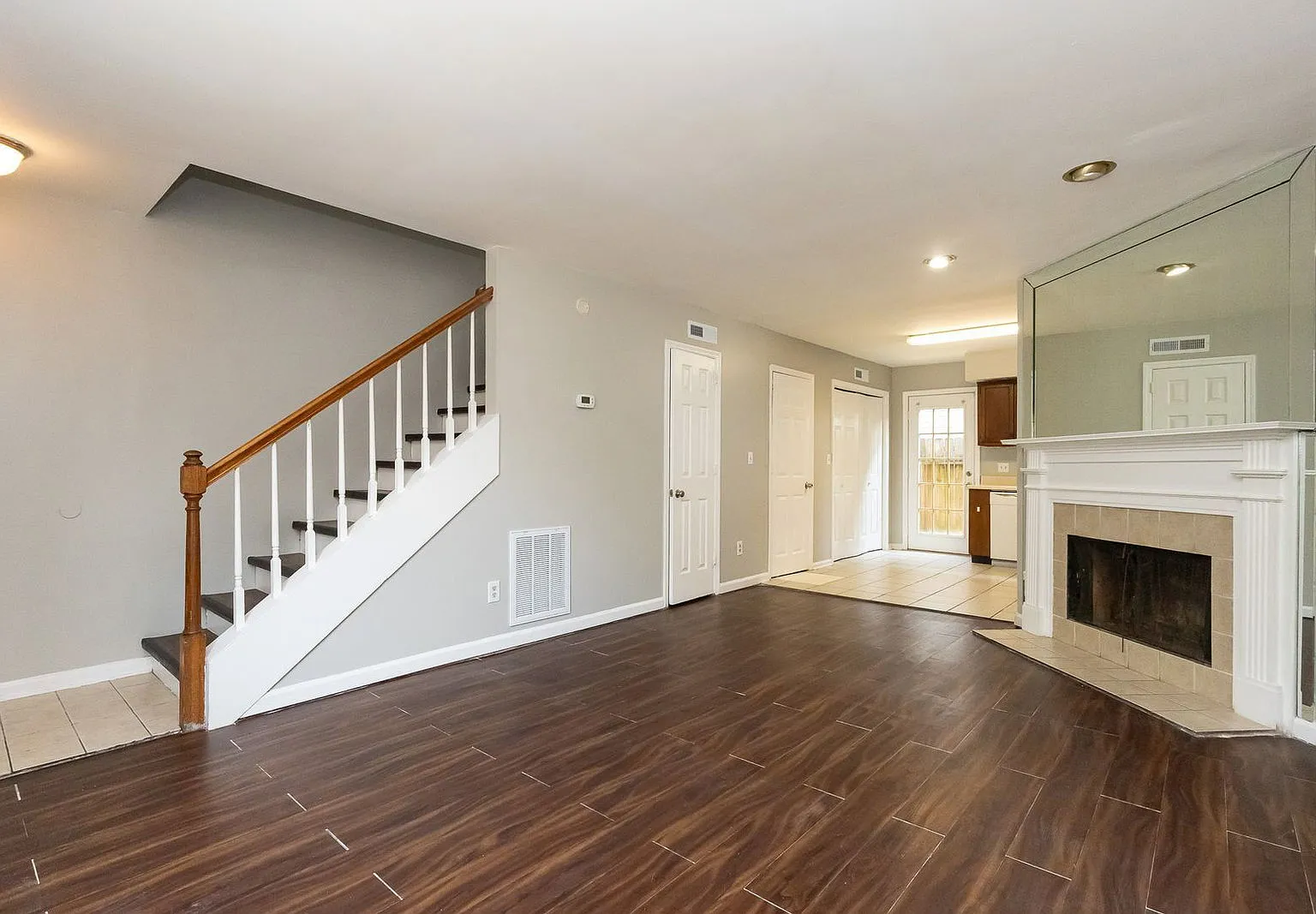 2 bed, 1.5 bath, $1,195 — Photo 2