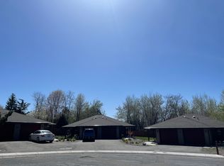 217 E Hinckley St #A, Mount Shasta, CA 96067