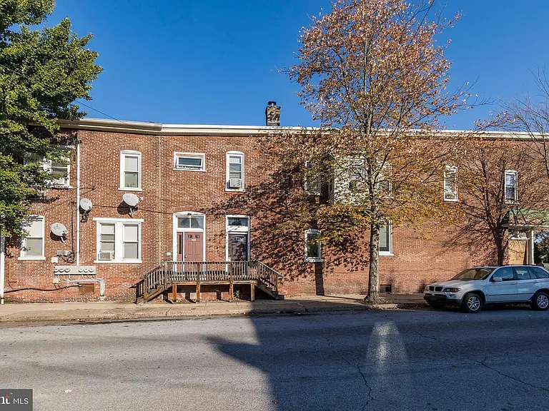 901 Queen St #2 — Photo 9