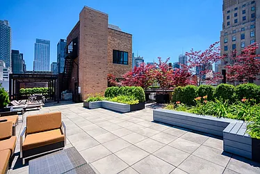 Rented by R New York