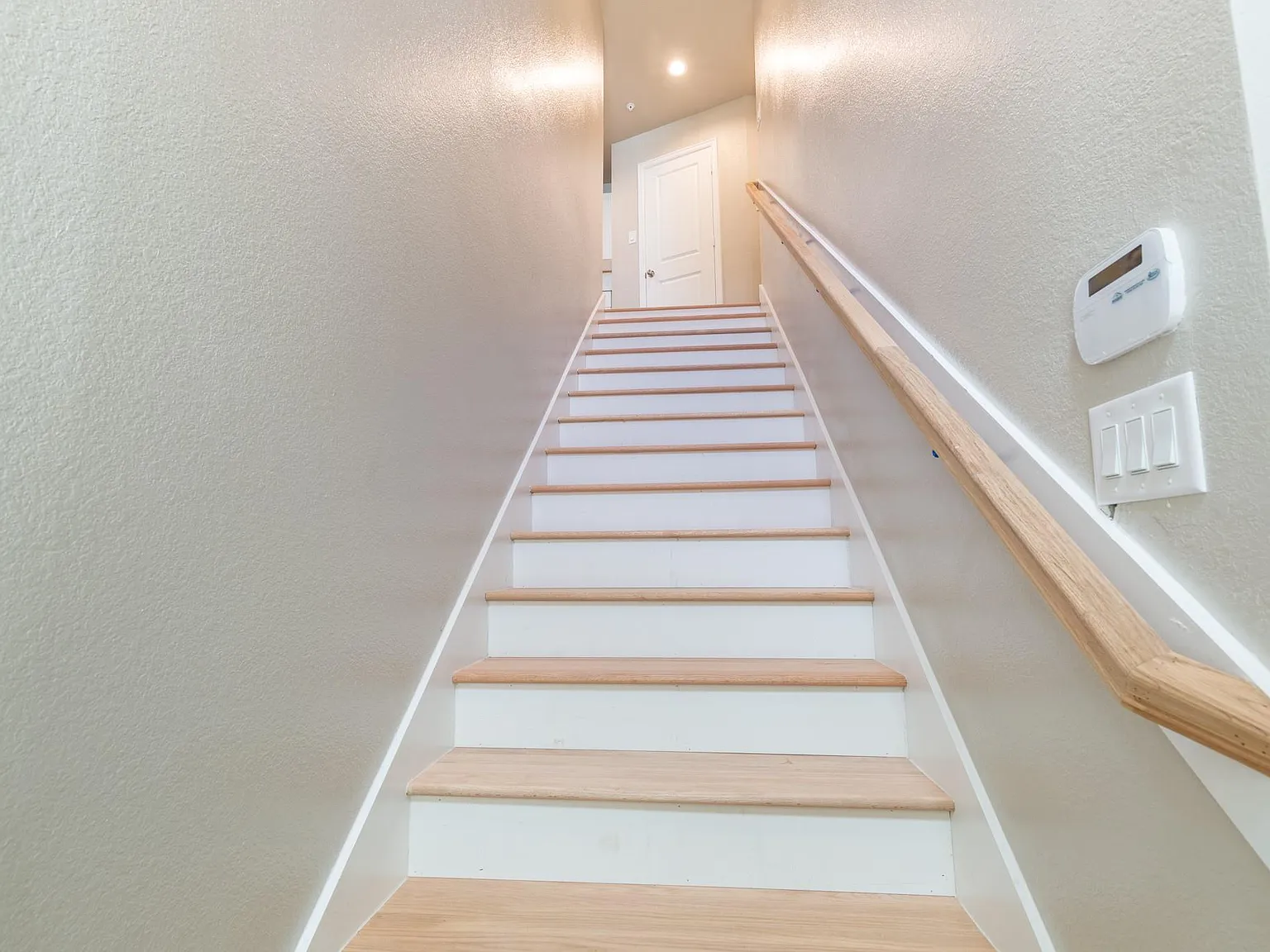 3 bed, 2.0 bath, 1360 sqft, $1,695 — Photo 3