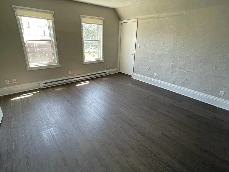 1119 W 2nd St #1 — Photo 8