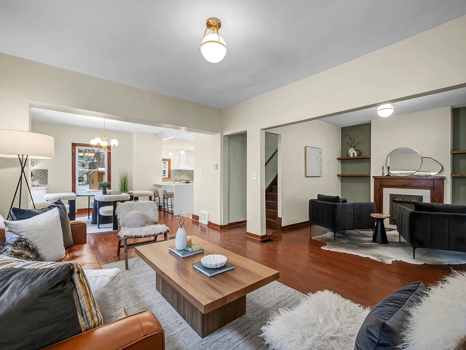 5 bed, 3292 sqft, $5,000 — Photo 2