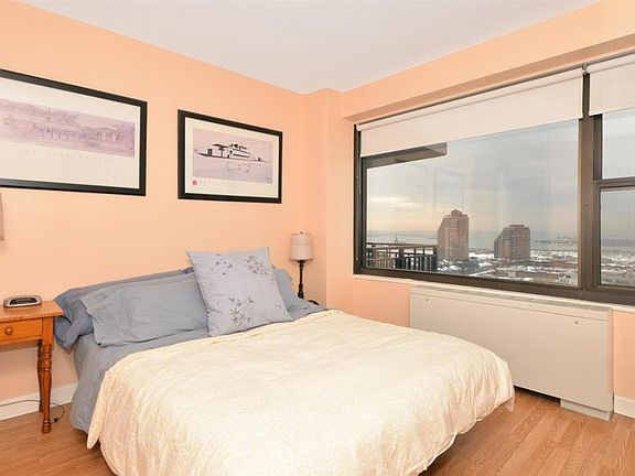 5th image of 135 Montgomery St #21-9