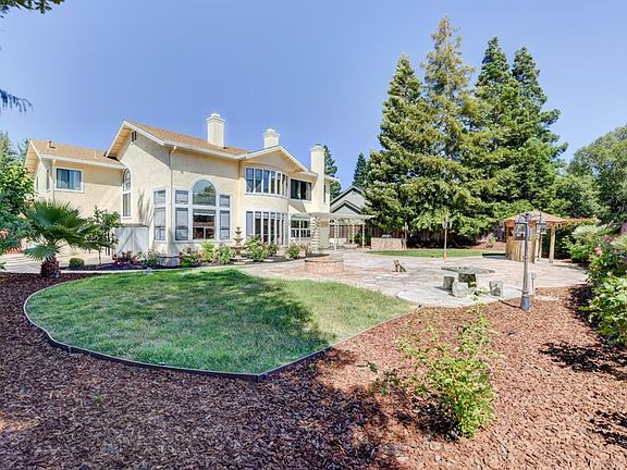 3rd image of 117 Tuscany Way