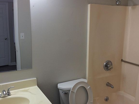 3rd image of 1657 Foxhaven Ct APT 7