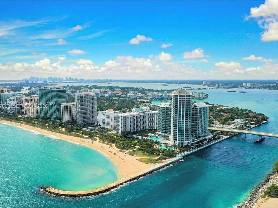 10295 Collins Ave #1805