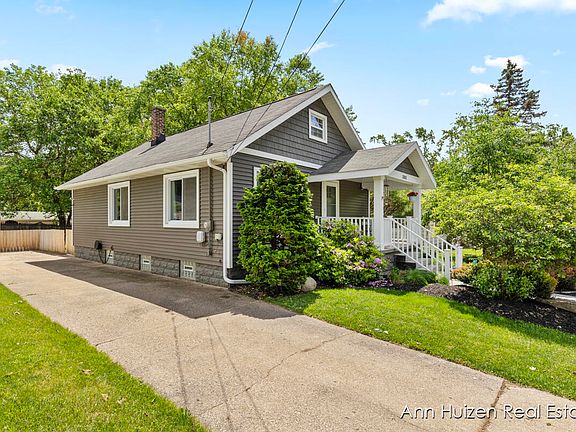 4th image of 3352 Elwood Ave SW