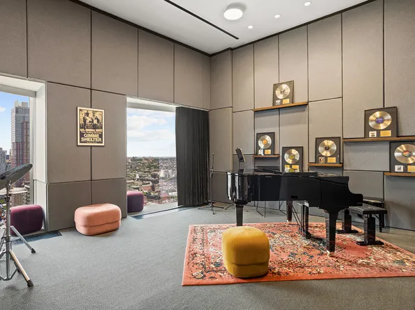 11 Hoyt Street image 8 of 13