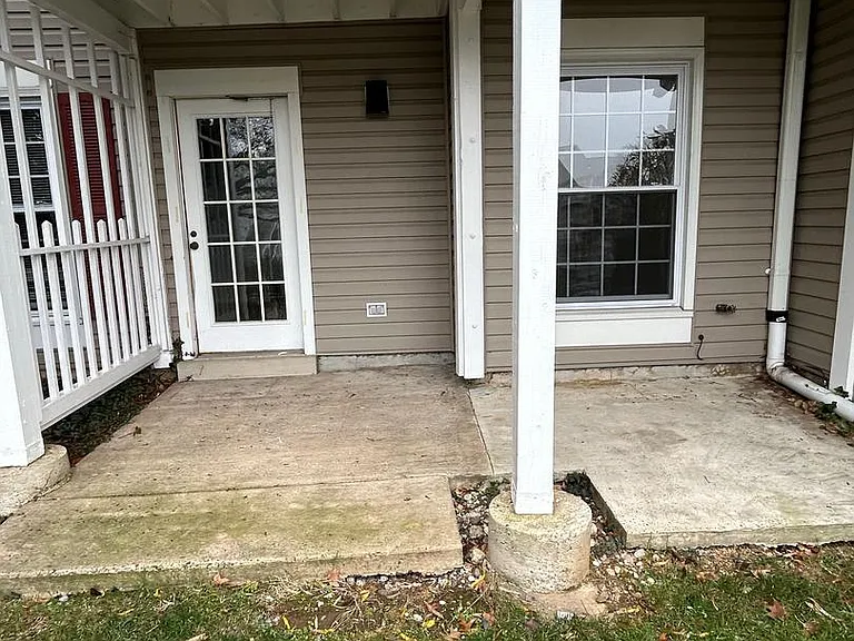 2919-F S Woodstock St #F — Photo 2