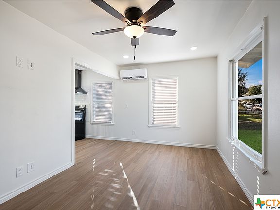 4th image of 1214 Santa Monica St