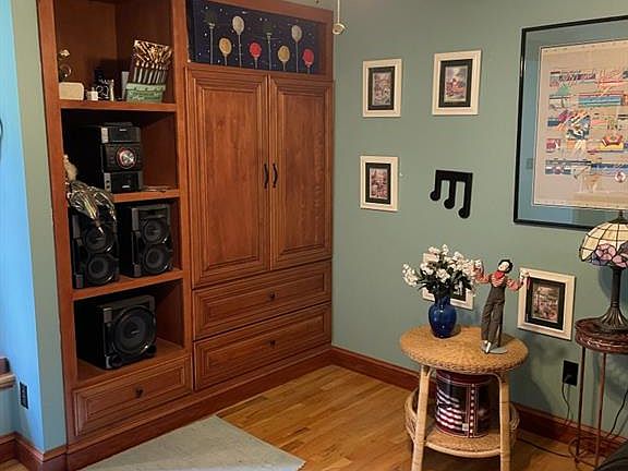 3rd image of 3666 Lakewood Ct #B