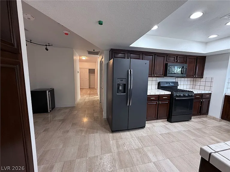 8620 Cremona Dr — Photo 10