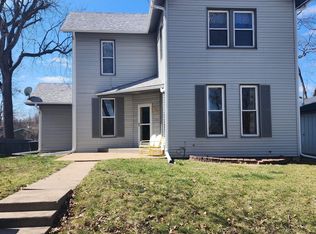 417 N 3rd St, Oskaloosa, IA 52577