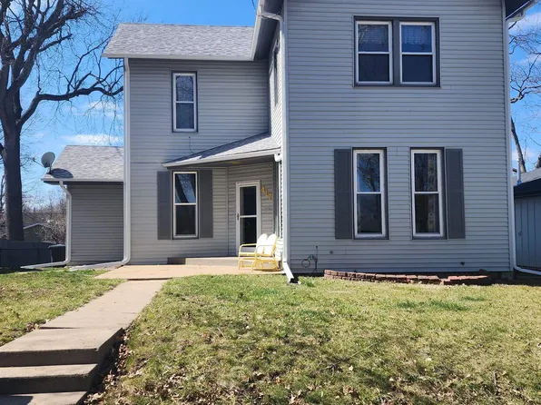 417 N 3rd St, Oskaloosa, IA 52577
