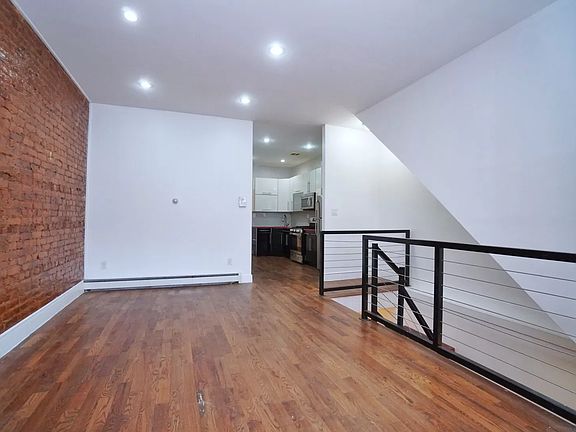4th image of 818 Mac Donough St