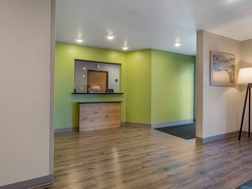 Lobby and Guest Check-in