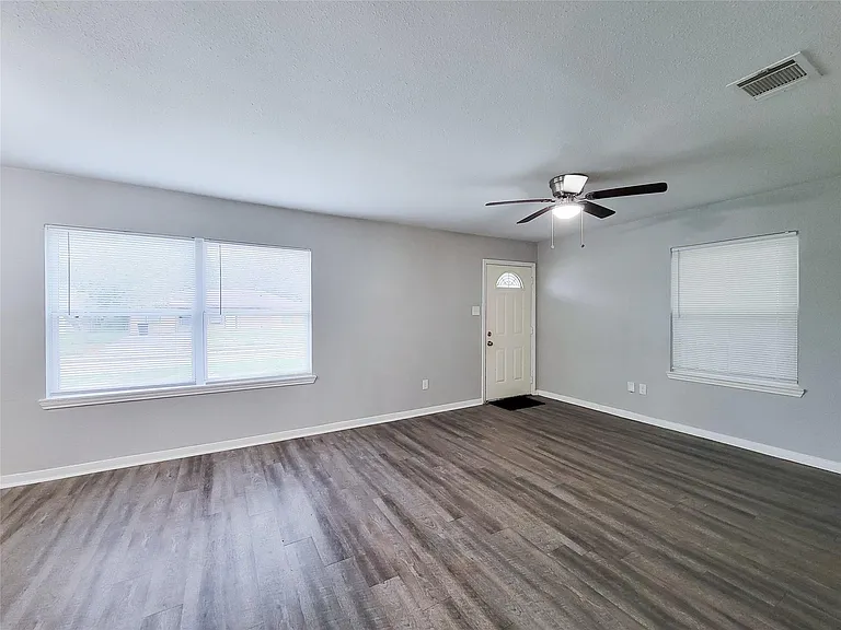 5242 Keystone St — Photo 5