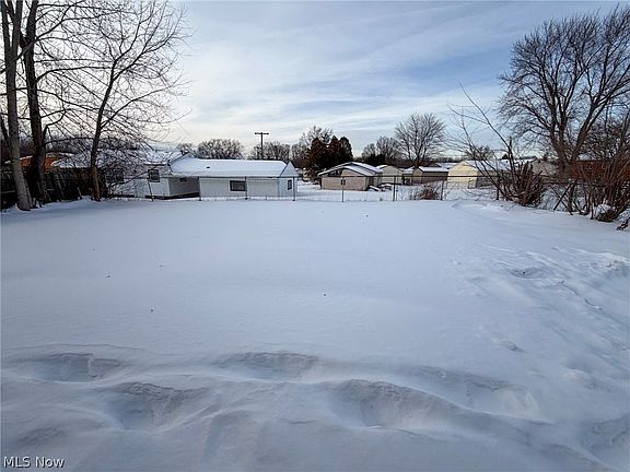 3rd image of 58 Rutledge Dr