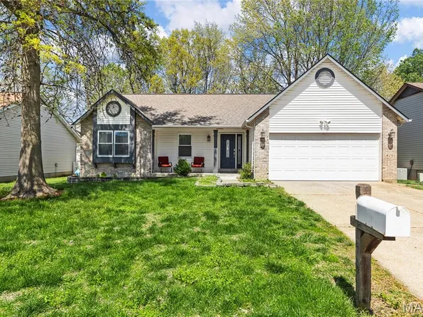 1273 Colby Dr, Saint Peters, MO 63376