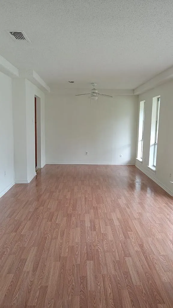 4 bed, 2.5 bath, 2167 sqft, $2,395 — Photo 3