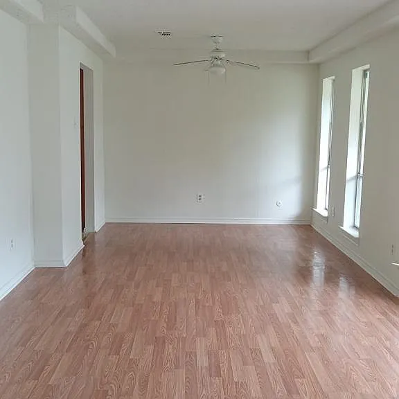 1140 Shadywood Ln — Photo 3