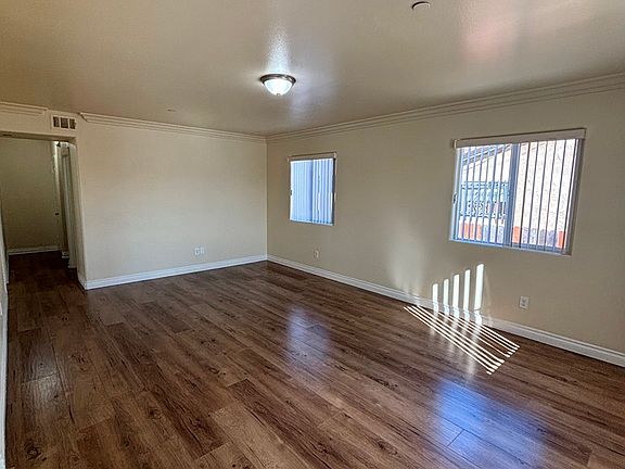 3rd image of 437 E 109th St #437