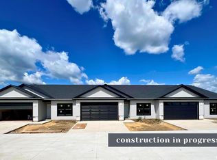 1875 Redbud Cir #102, Eldridge, IA 52748