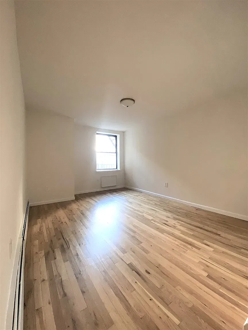 525 West 49th Street — Photo 4