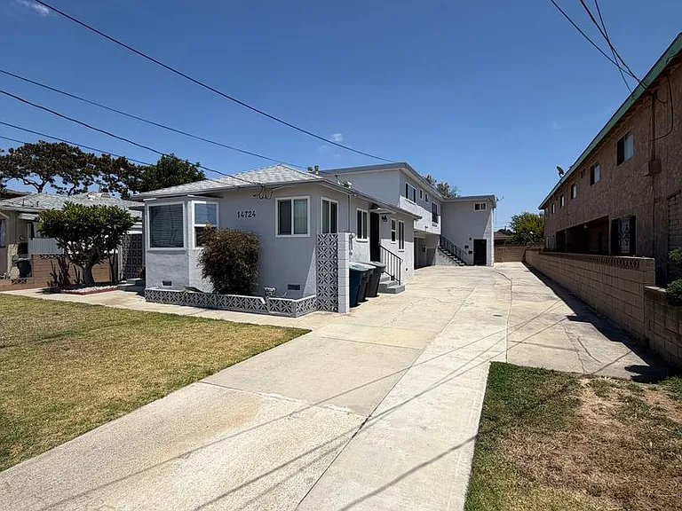 14752 S Budlong Ave — Photo 1