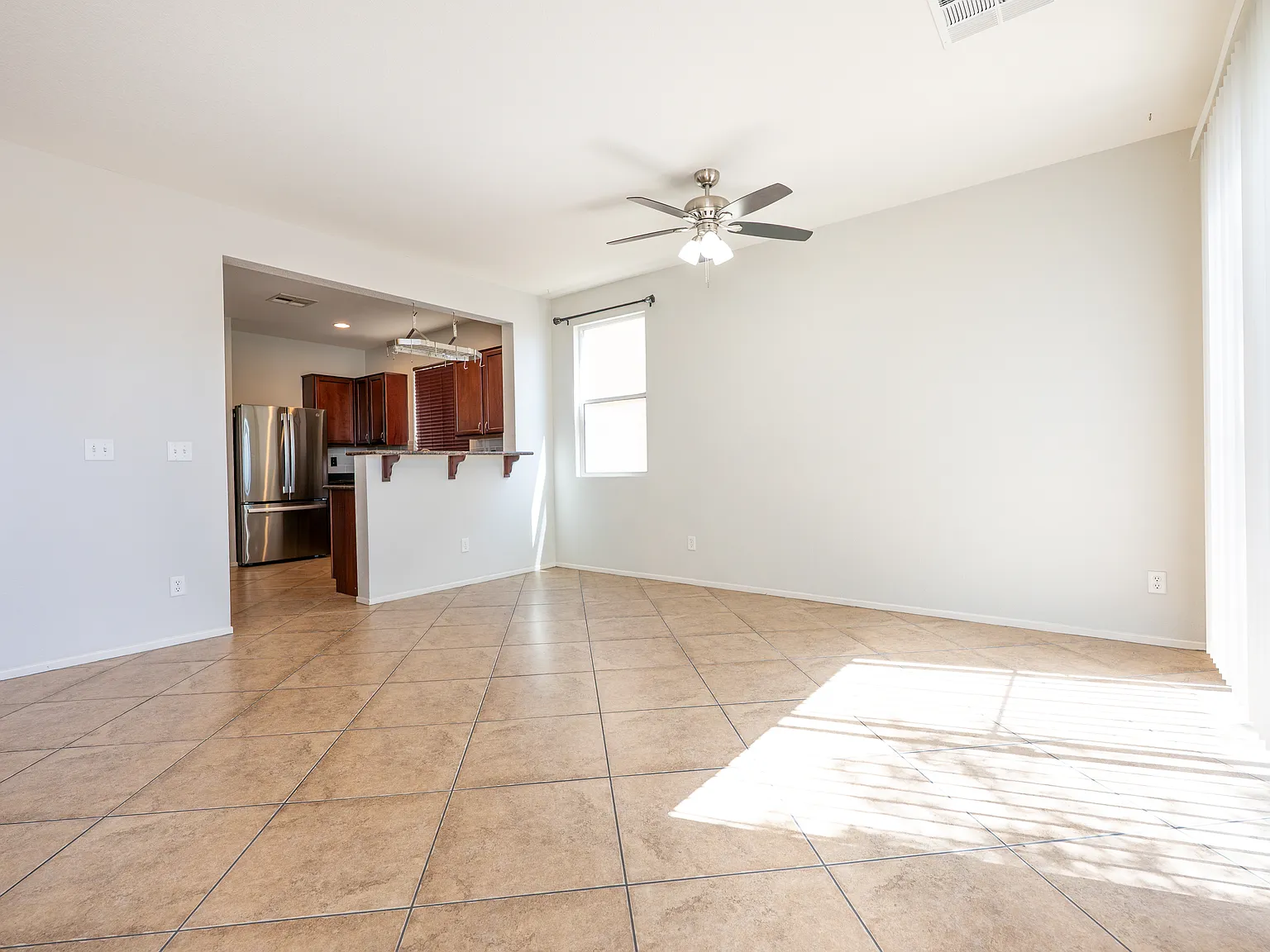3 bed, 2.5 bath, 1853 sqft, $2,025 — Photo 3