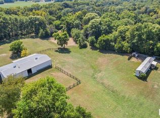 20033 Sunny Acres Rd, Petersburg, IL 62675