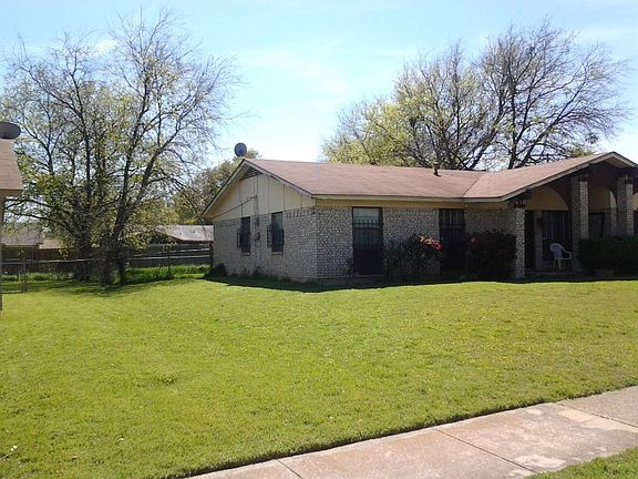 3rd image of 518 Kelly Ct