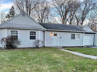 8010 Webster Dr, Lambertville, MI 48144