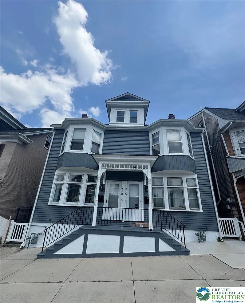 3 bed, 1.5 bath, 1176 sqft, $2,800 — Photo 1