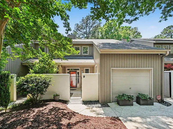 9 Tottenham Ln, Chapel Hill, NC 27517