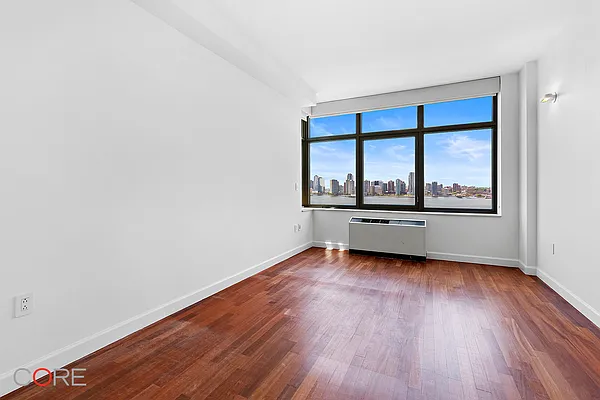 Rented by CORE | media 17