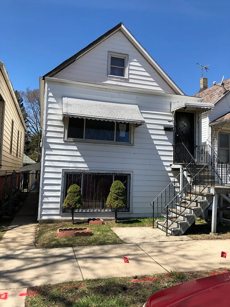 8156 S Brandon Ave photo 1