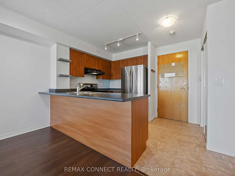 340 Watson St W #420 — Photo 16