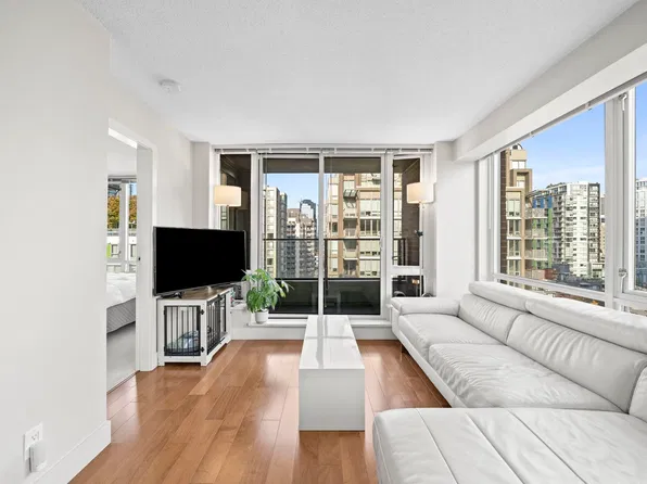 1088 Richards St #1506, Vancouver, BC V6B 0J8