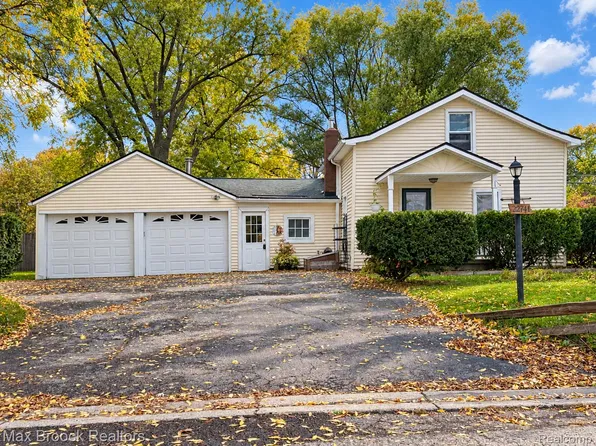 22141 Springbrook Ave, Farmington Hills, MI 48336