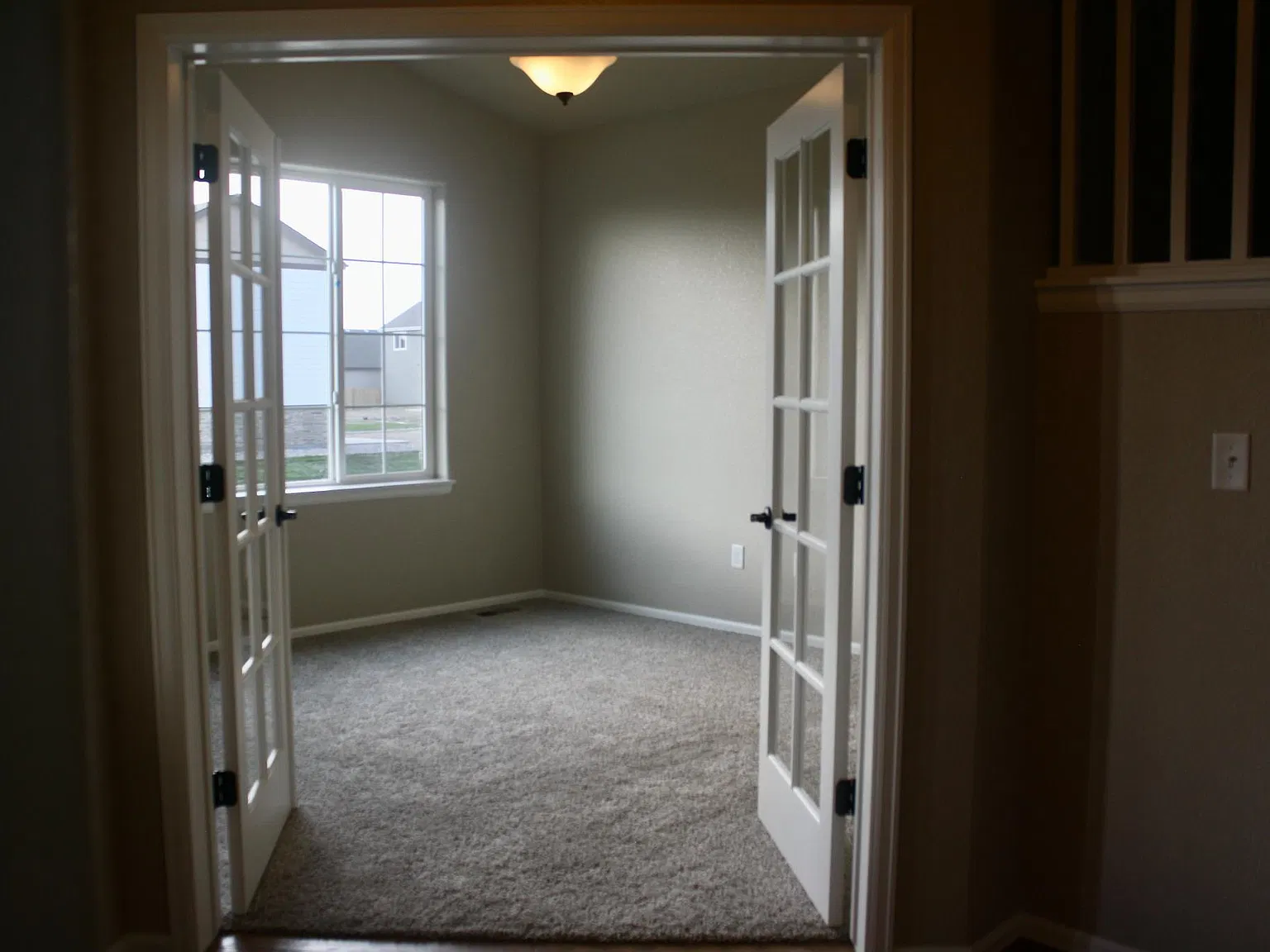 4 bed, 2.5 bath, 2334 sqft, $3,100 — Photo 3