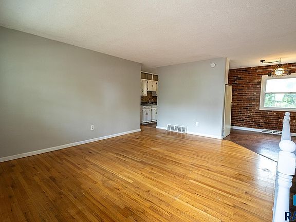 5th image of 1305 S Point Dr