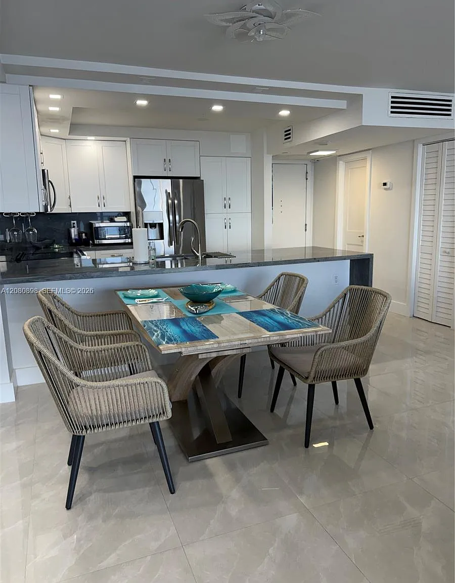 Arlen Beach Condo — Photo 3