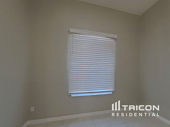 3rd image of 2701 Savannah Dr