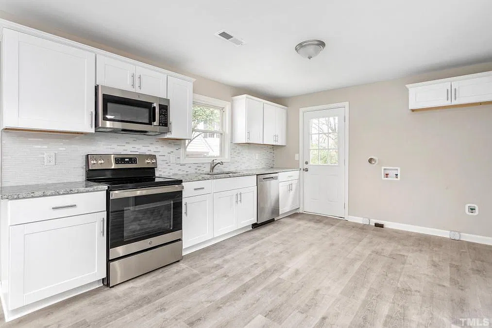 2 bed, 768 sqft, $1,700 — Photo 3