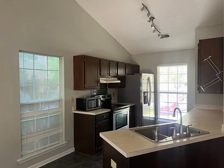 150 Bradstone Rd — Photo 2